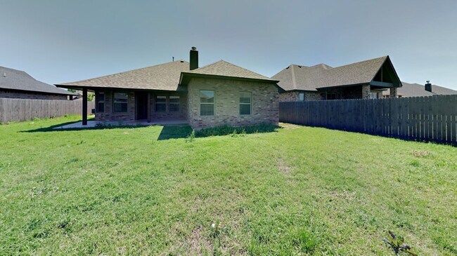 Building Photo - Very Beautiful Home in Mustang School Dist...