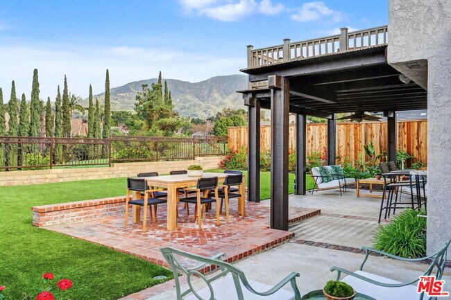 Building Photo - 6497 Country Club Dr