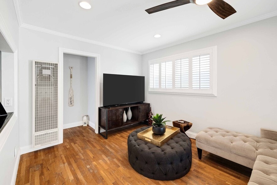 Building Photo - 1221 10th St