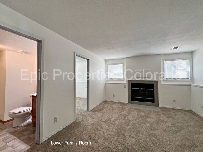 Building Photo - Adorable Burbs House