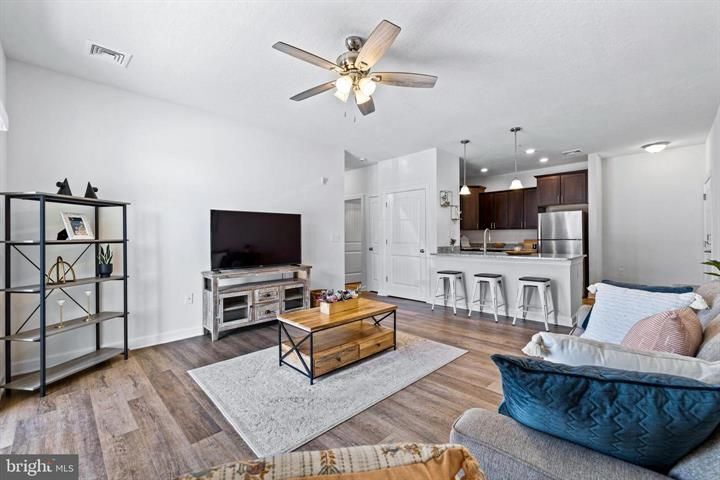Building Photo - 3000 Larkwood Cir