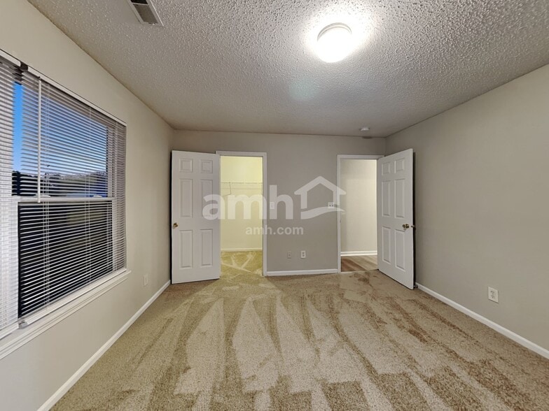 Building Photo - 630 Day Break Dr