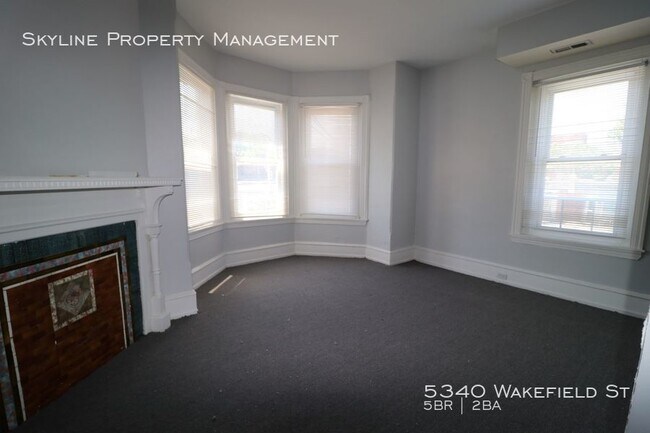 Building Photo - Beautiful Updated 5 Bedroom House