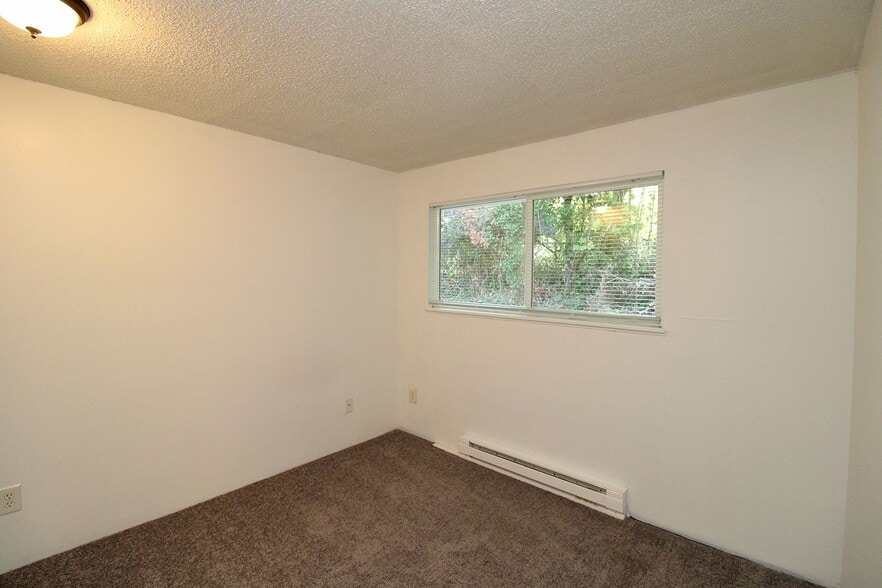 Building Photo - 5704 SW Beaverton Hillsdale Hwy