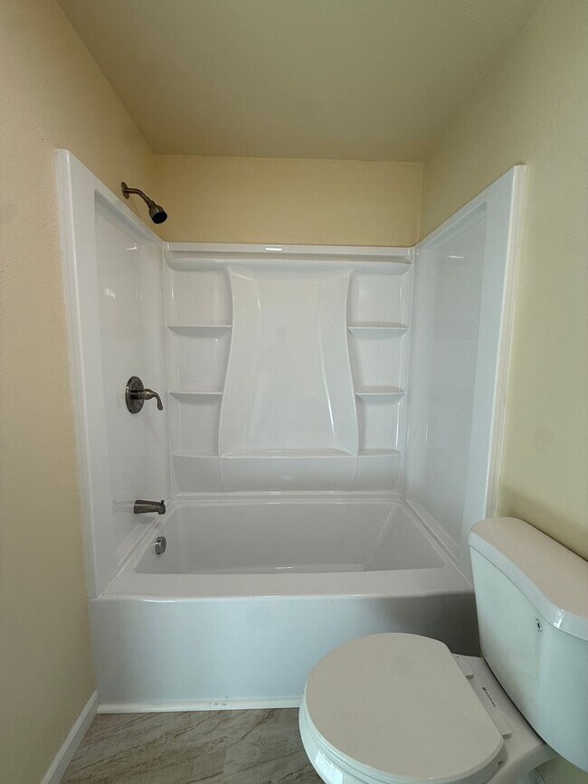 Building Photo - R71300