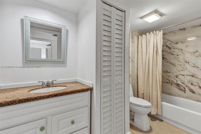 Building Photo - 2551 Camelot Ct