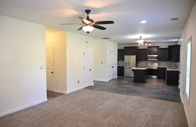 Building Photo - 579 Wedgefield Dr