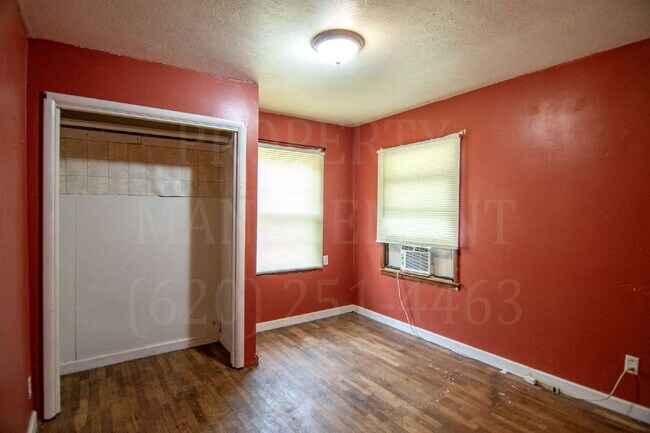 Building Photo - 3 Bedroom 1 Bath