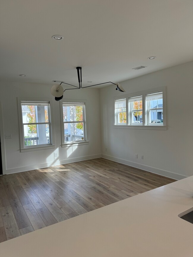 Building Photo - 509 Rosedale Ave