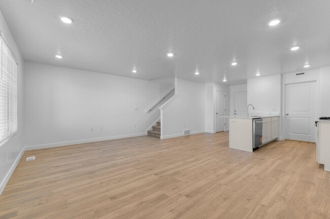 Building Photo - 1523 E 720 N