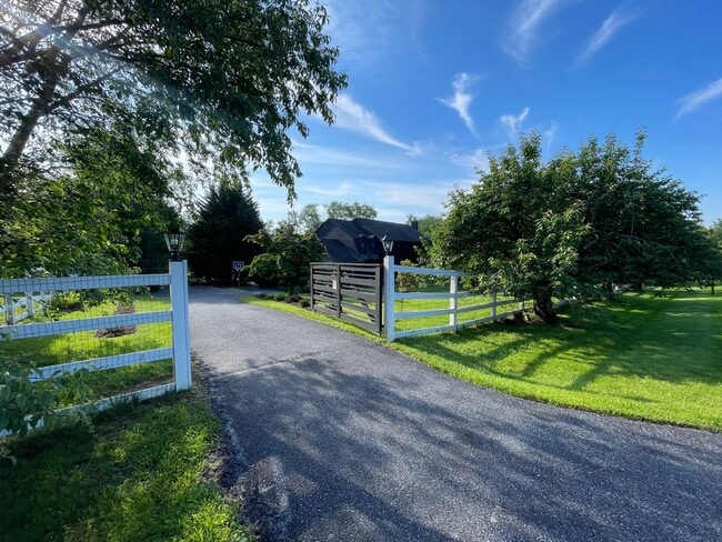 Building Photo - 13209 Lantern Hollow Dr