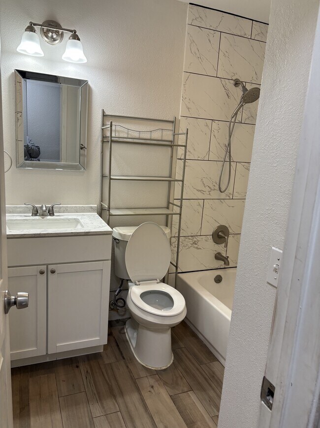 Building Photo - 121 N Meadow St