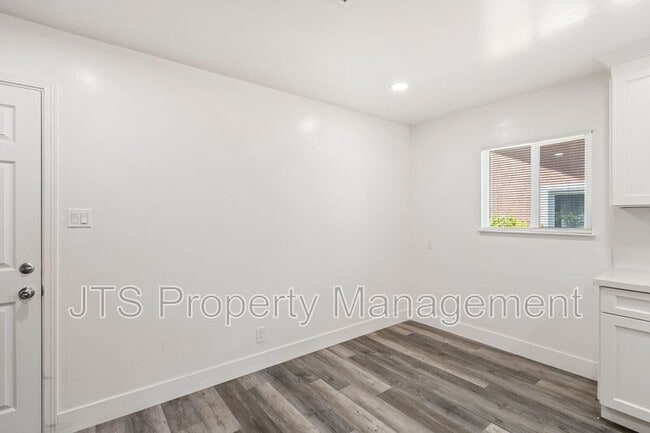 Building Photo - 3041 San Carlos Wy