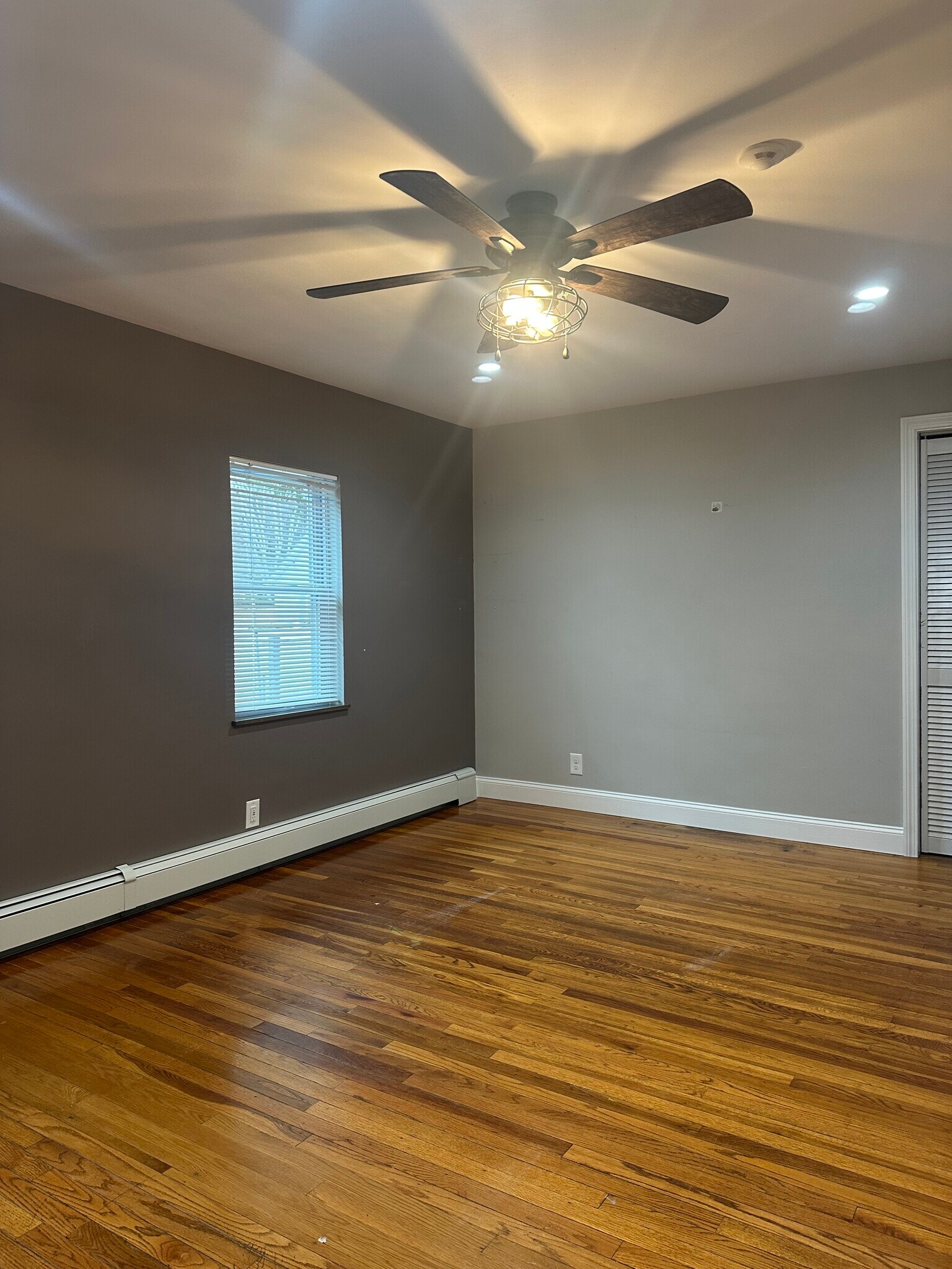 Building Photo - 410 Elm St