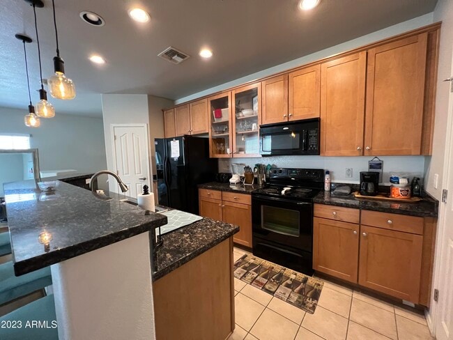 Building Photo - 2910 E Dunbar Dr