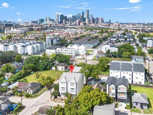 Building Photo - 3421 Gillespie St