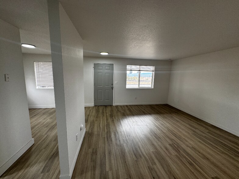 Building Photo - 1531 W Locust St