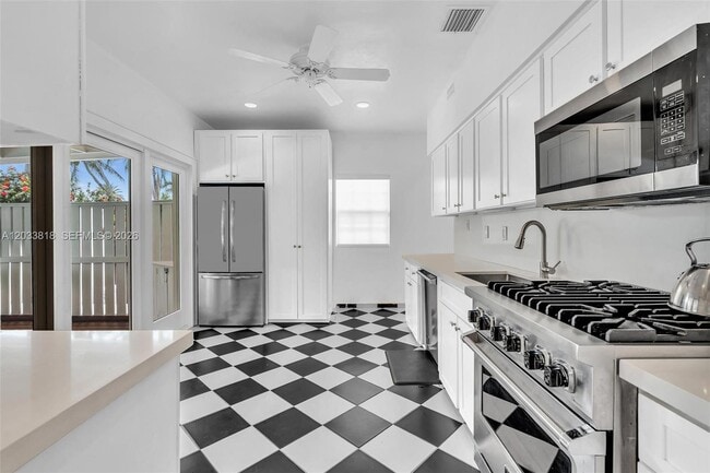 Building Photo - 924 Belle Meade Island Dr