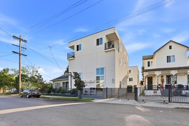 Building Photo - 608 E 29th St