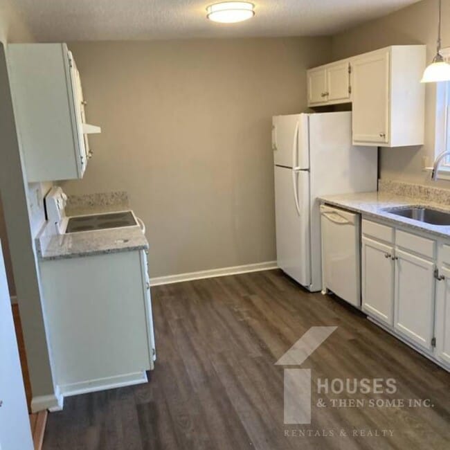 Building Photo - 5 Sandy Point Ct