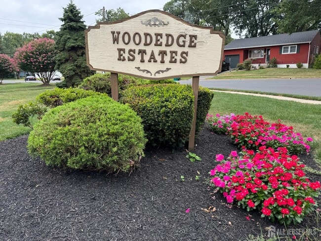 Primary Photo - 42A5 Woodedge Ave