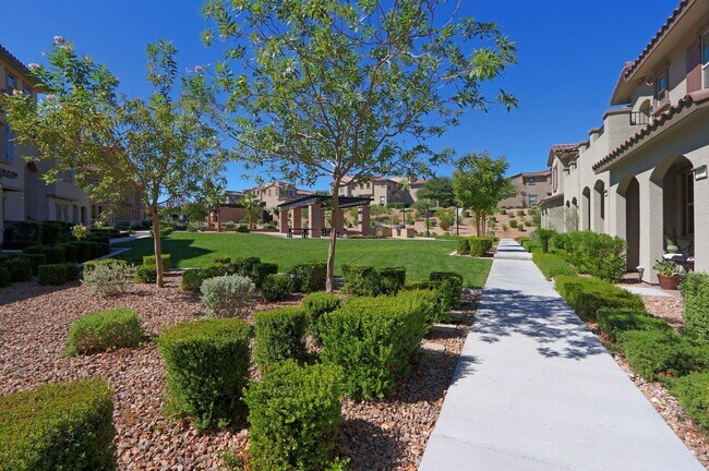 Building Photo - Newer, Fabulous town home in the heart of ...