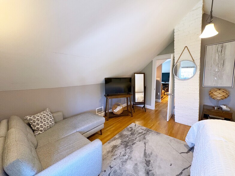 Building Photo - 247 Savin Hill Ave