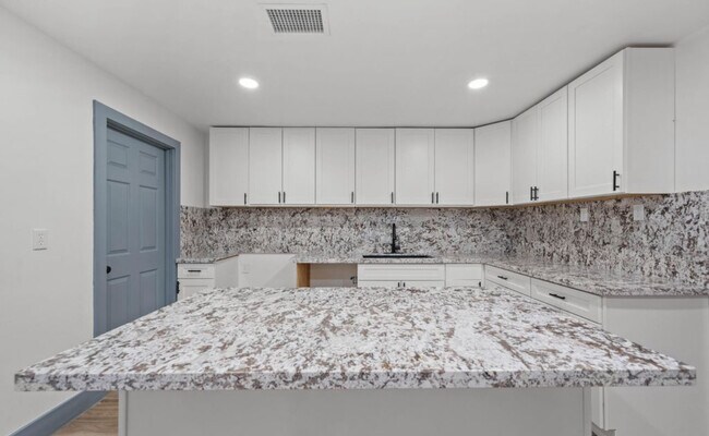 Building Photo - 5818 N 22nd Dr