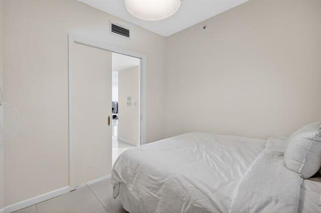 Building Photo - 9595 Collins Ave Ave