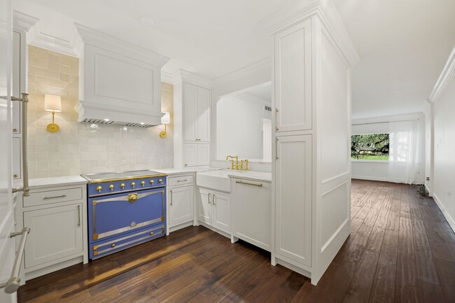 Building Photo - Beautiful, one-of-a-kind Park Avenue COndo