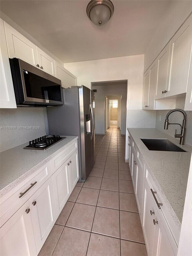 Building Photo - 2101 Calais Dr