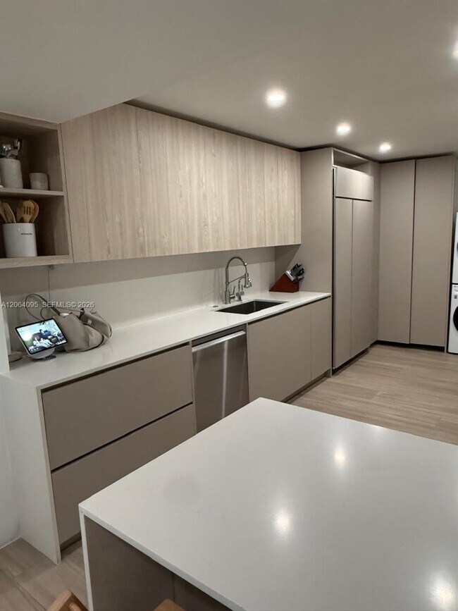 Building Photo - 1111 Crandon Blvd