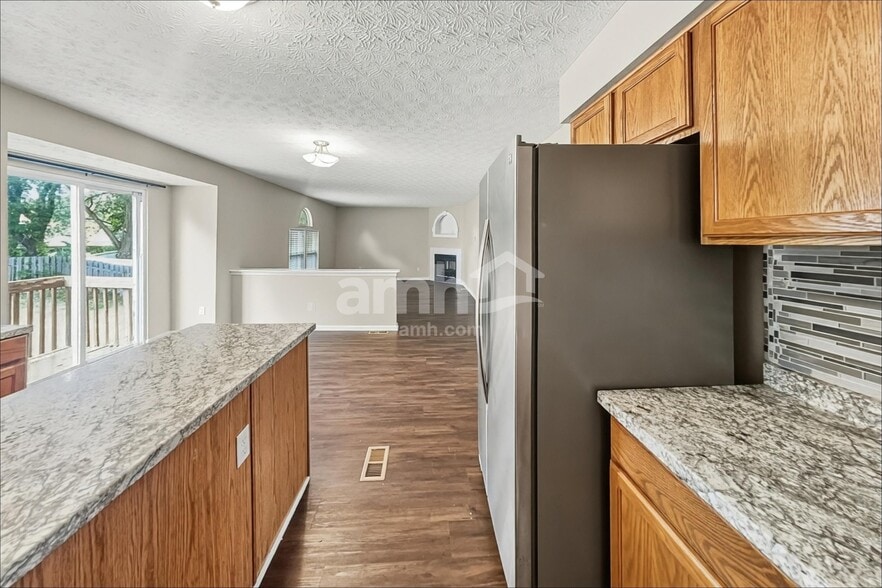 Building Photo - 340 Evergreen Cir