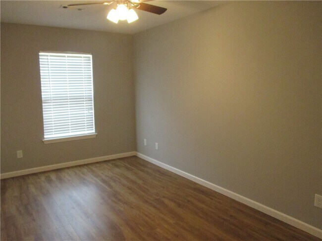 Building Photo - 2839 Meridian Pl