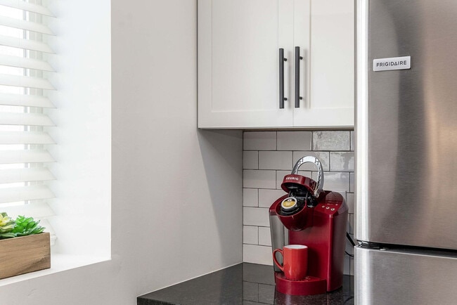 Building Photo - 2273 N Elderberry Dr