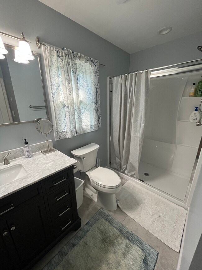 Building Photo - 315 Goldfinch Pl