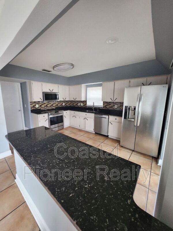 Building Photo - 10121 Sea spray Pl