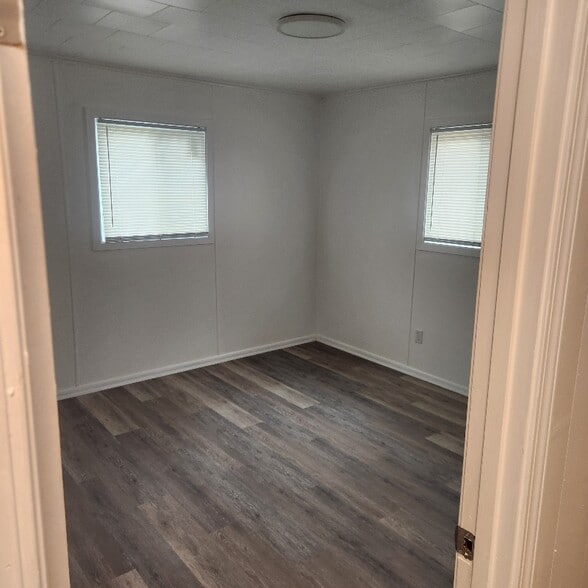 Building Photo - 308 Liston St