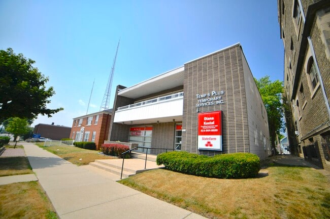 Building Photo - 1410 E Capitol Dr