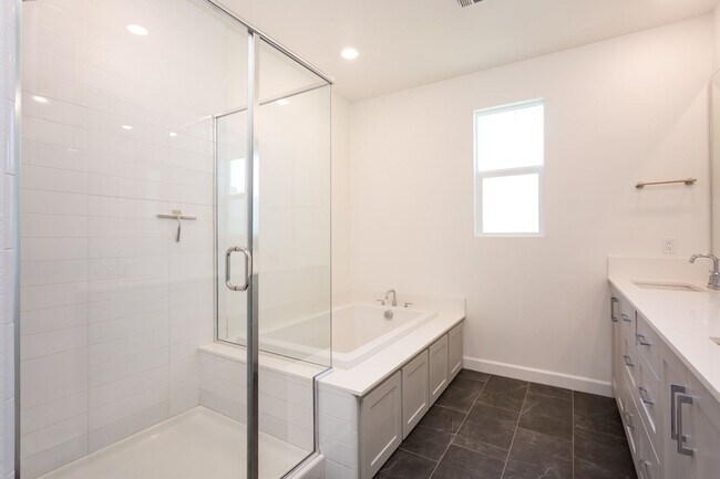 Building Photo - Contemporary Living in the Heart of Millenia