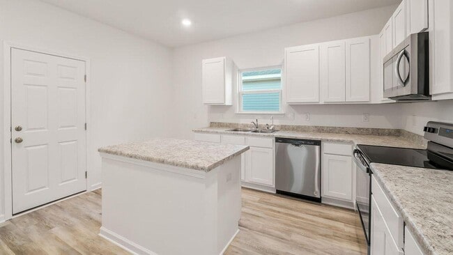 Primary Photo - 46 Bluebeech St