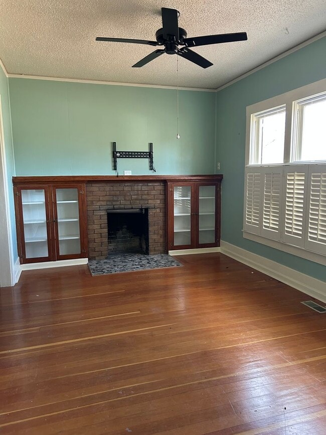 Building Photo - 1-Bedroom, 1 bath in Quiet 4-Plex near Ivywild