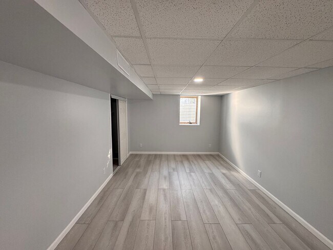 Building Photo - AVAILABLE NOW! Gorgeous, Newly Renovated 5 Bedroom, 2 Bathroom Single Family Home w/Huge Fenced I...