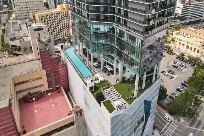 Building Photo - 398 NE 5th St