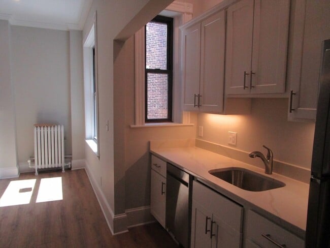 Building Photo - 24 Peterborough St