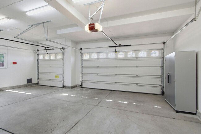 Building Photo - Stunning 5-Bedroom Sunnyvale Home