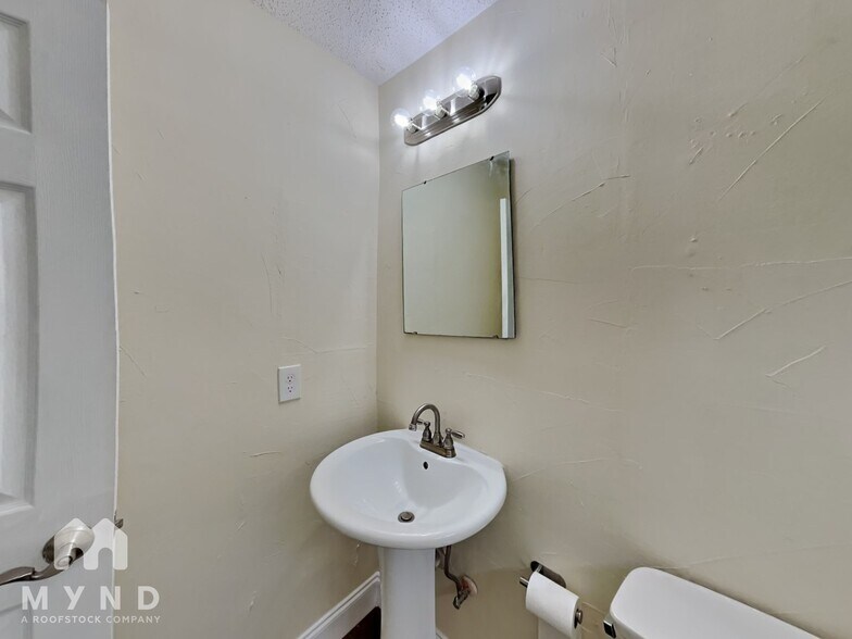 Building Photo - 2616 Belmont Ct