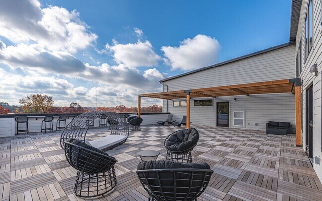 Building Photo - Galloway Flats - 2 bedroom 1 bath Luxury Amenity Living!