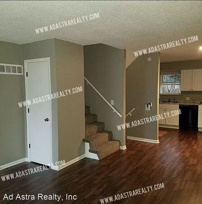 Building Photo - Very Nice Olathe Duplex-Available NOW!!!!