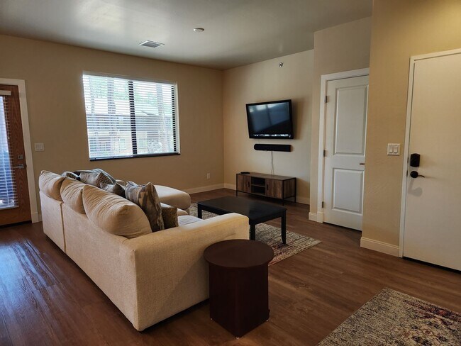 Building Photo - 200 E Malibu Dr